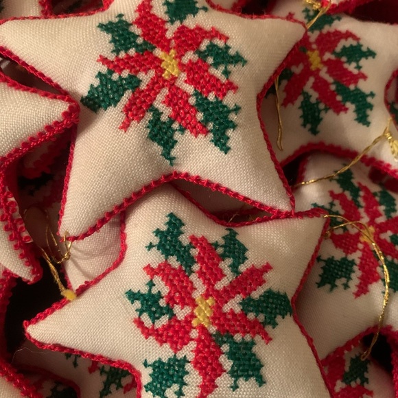 1985 NEW NEVER USED, Cross stitch CHRISTMAS STAR ornaments. BAG OF 92! - Picture 6 of 6